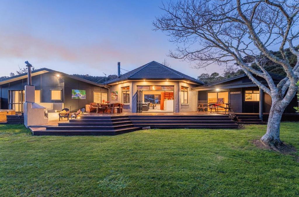 Whitianga House | La Casa Escondida - Hot Tub, Outdoor Fireplace, Sea Views