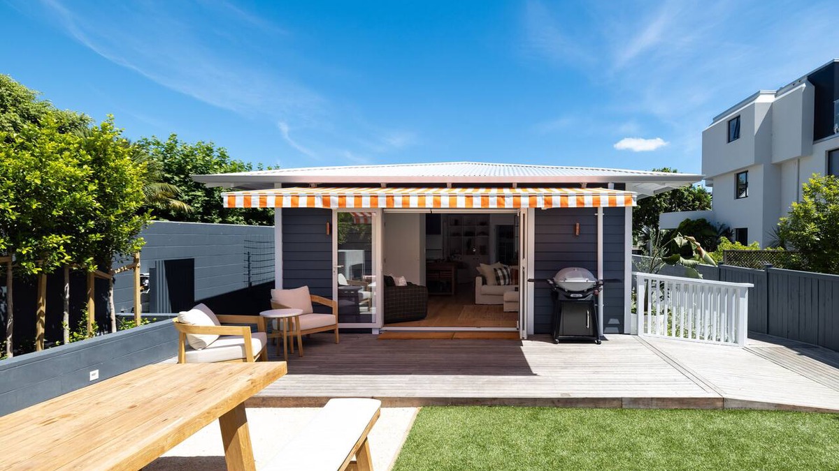 St. Heliers House | Laidback luxury by the beach - The Lombard