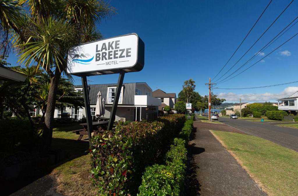 Taupo Hotel | Lake Breeze Motel