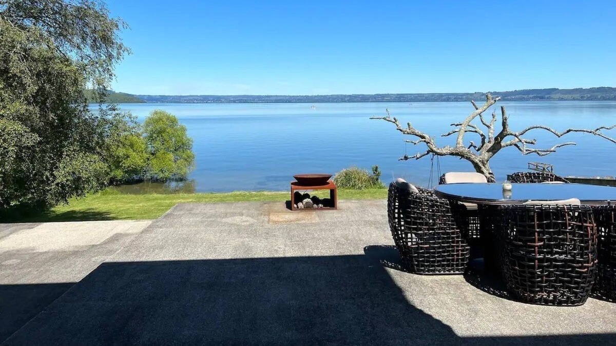 Tikitere House | Lake Edge Rotorua