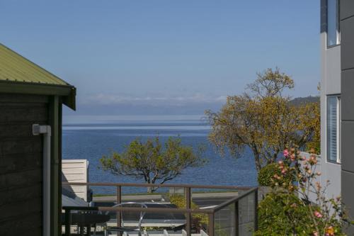 Taupo House | Lake Front Oasis - three bedroom retreat close to Lake Taupo waterfront