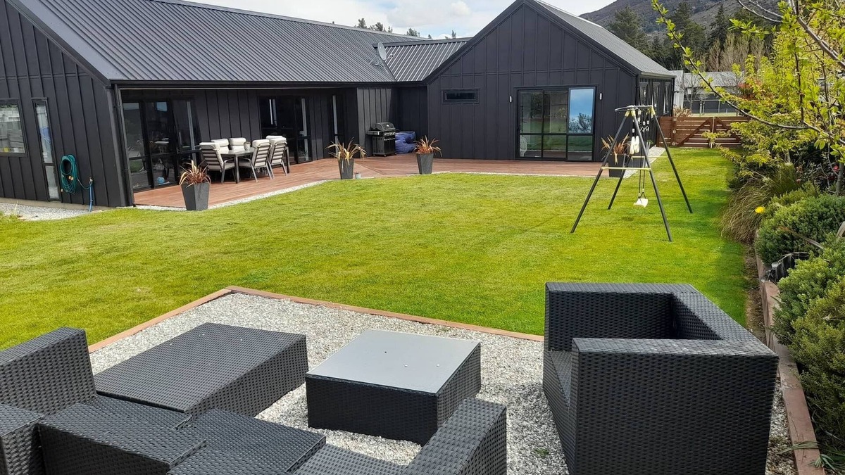 Queenstown Lakes District House | Lake Hawea Spacious Family Home