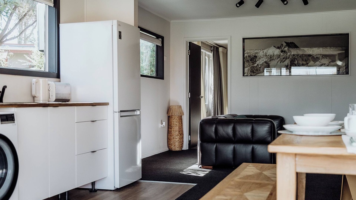 Hokitika Hotel | Lake Mahinapua Hotel