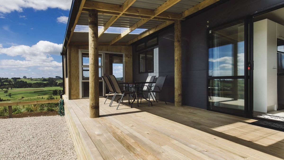 Tarurutangi Cabin | Lake Side Country Cabin