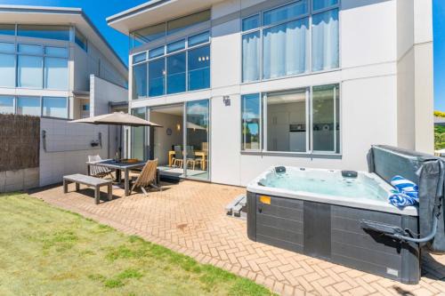 Wharewaka House | Lake Taupo Gem