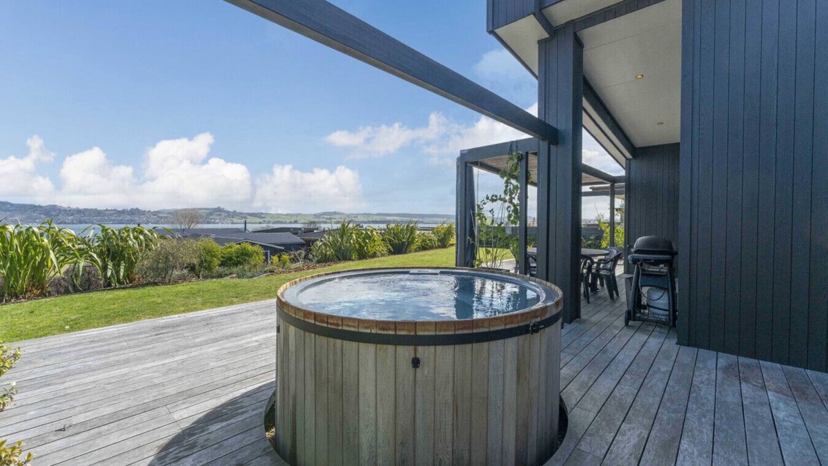 Rainbow Point Apartment | Lake View Lodge - Lake Taupo