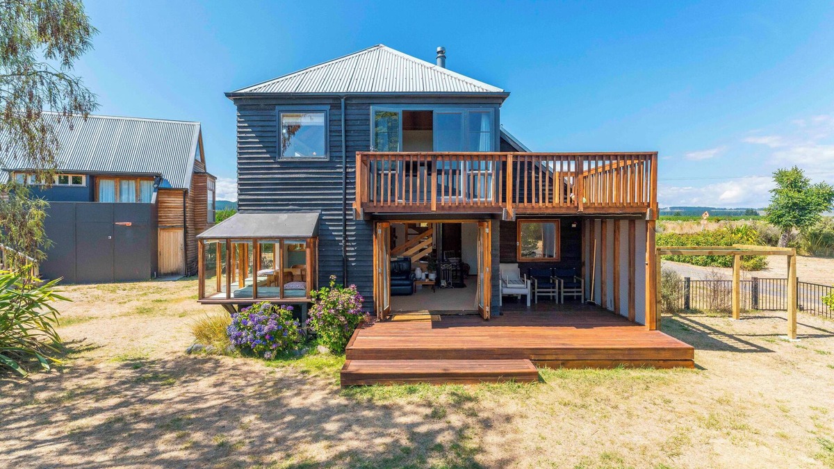 Tauranga Taupo House | Lakefront Cottage - Lake Taupo Holiday Home