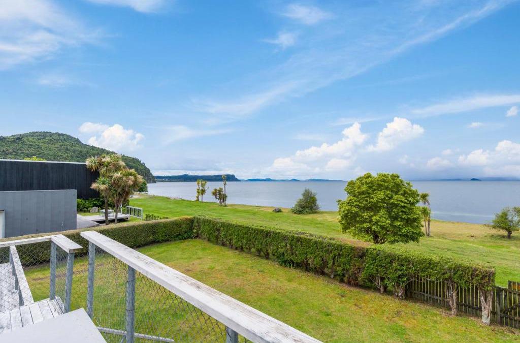 Kuratau House | Lakefront Lodge - Kuratau Holiday Home