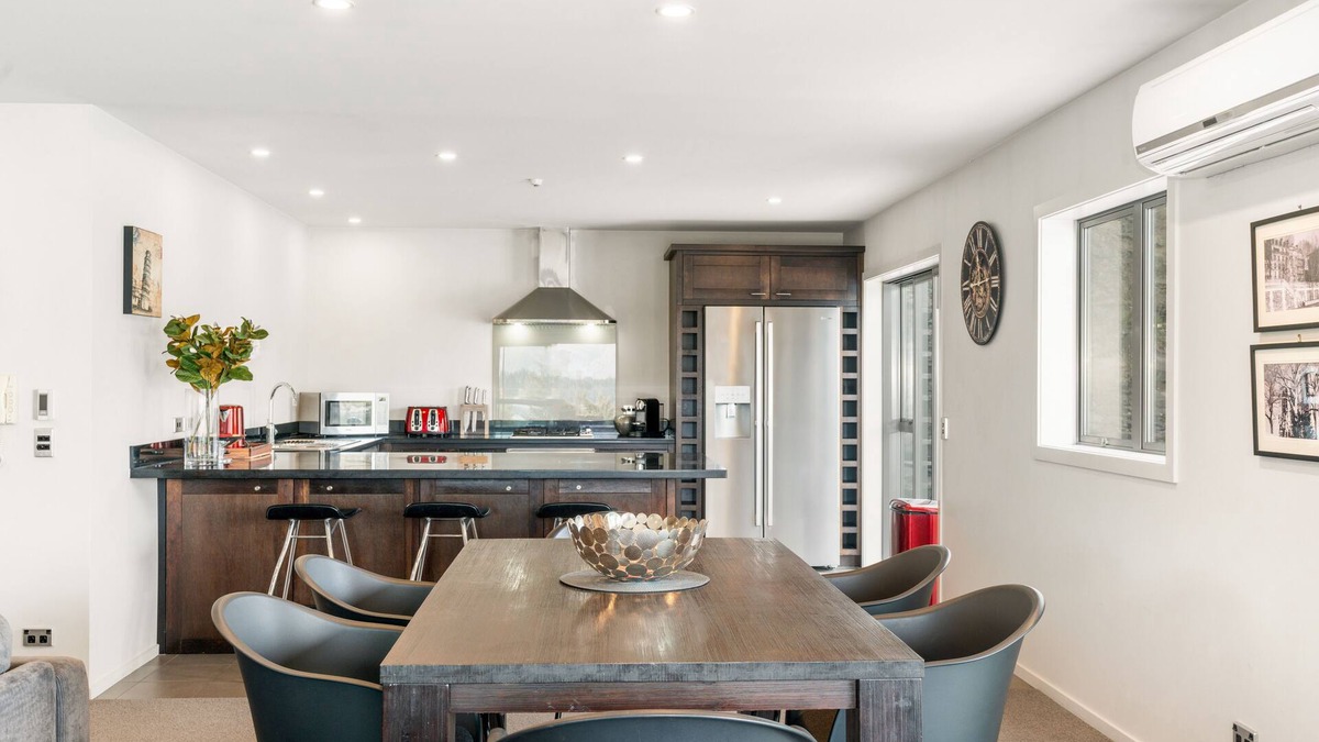 Queenstown Apartment | LAKEFRONT PENTHOUSE APARTMENT WITH 270-DEGREE VIEW