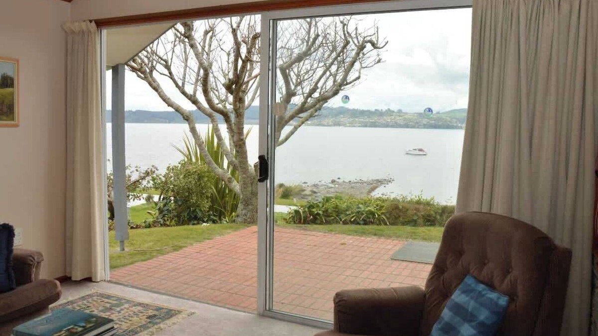 Rainbow Point House | Lakefront prime location in Rainbow Point - fab!