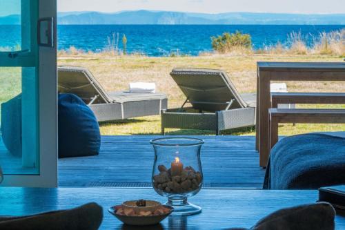 Waitahanui House | Lakefront Style - Lake Taupo Holiday Home