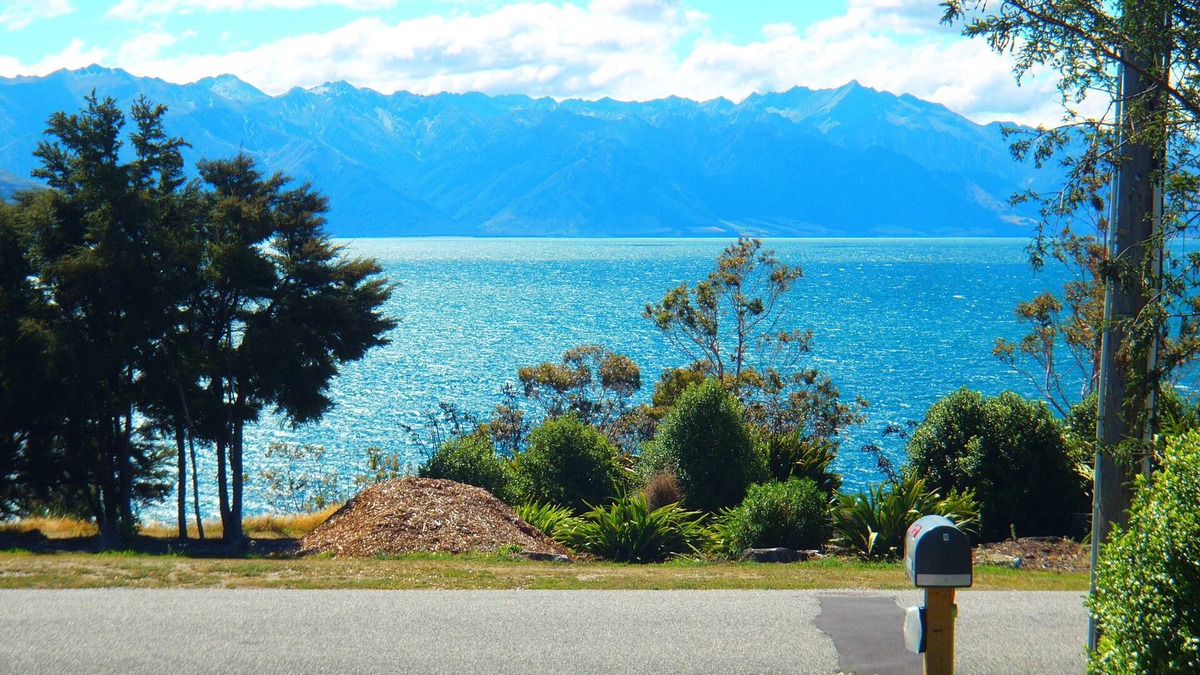 Lake Hawea House | Lakefront Views over Lake Hawea Wanaka South Island New Zealand