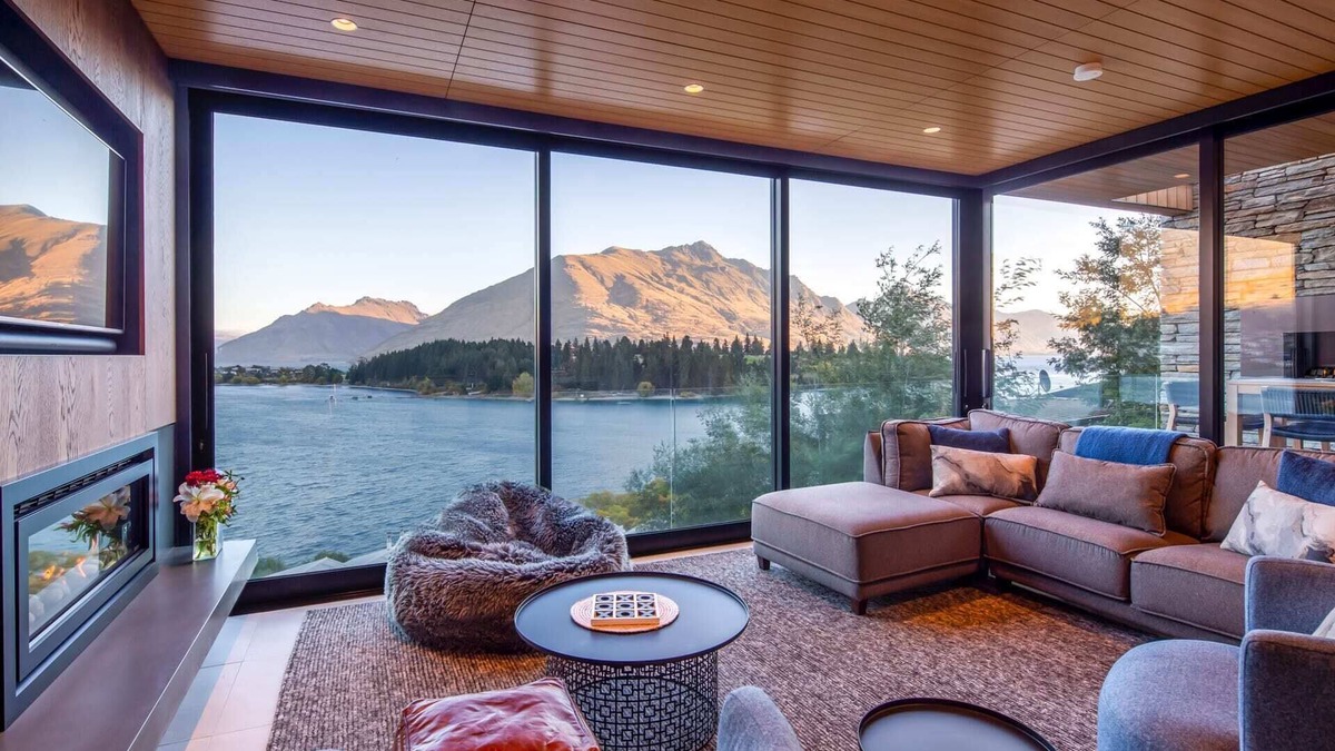 Queenstown Villa | Lakehouse 1 – Parking, AC, Fireplace, Lake Views
