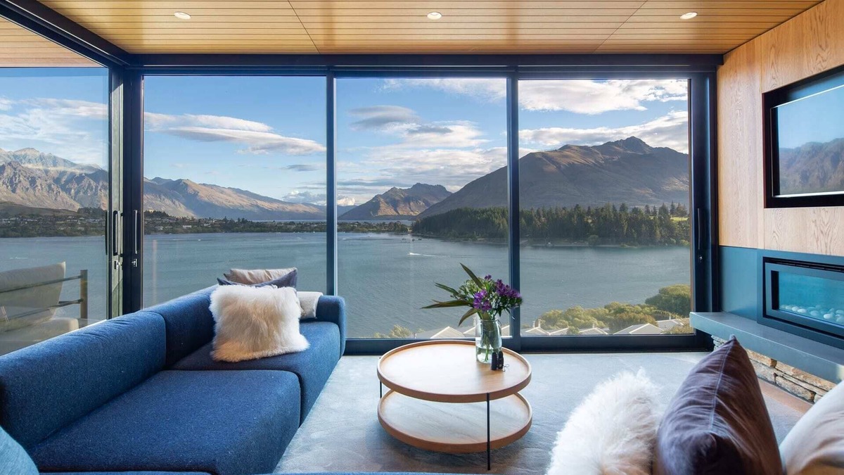 Queenstown Villa | Lakehouse 2 – Parking, Fireplace, AC, Lake Views