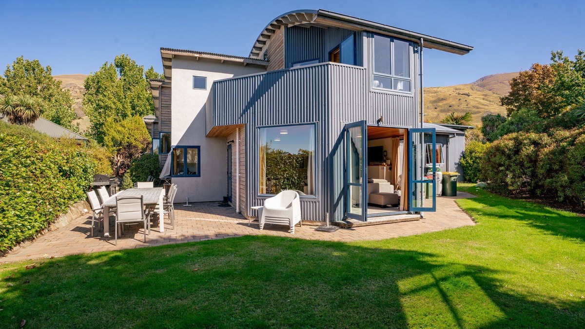 Wanaka House | Lakehouse Retreat - Wanaka Holiday Home