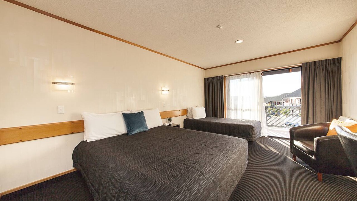 Two Mile Bay Hotel | Lakeland Resort Taupo
