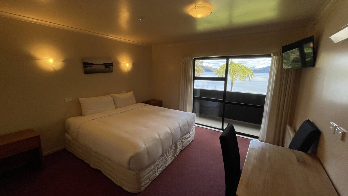 Lake Okataina Cabin | Lakes Lodge Okataina