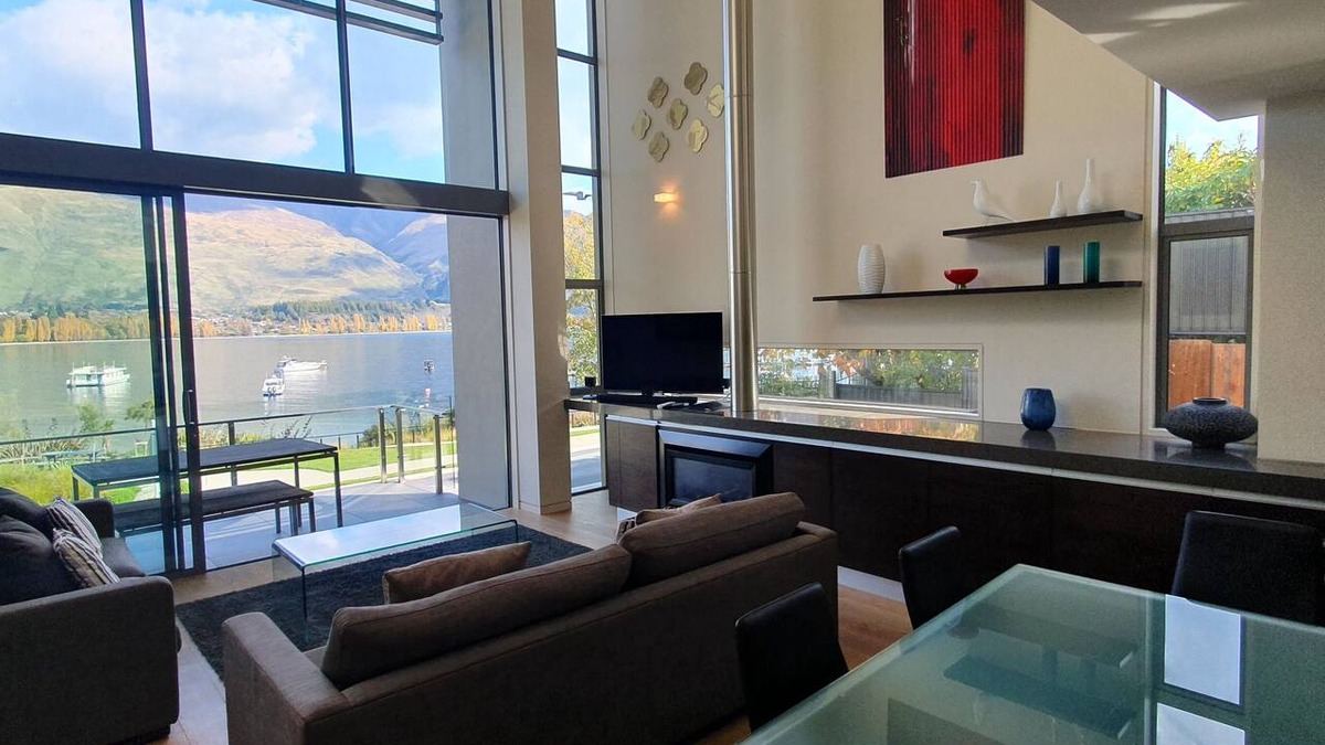 Wanaka Hotel | Lakeshore Springs Apartments