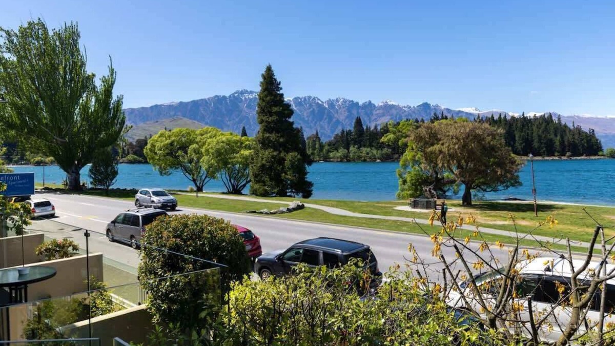 Queenstown Apartment | Lakeside Gem | Absolute Waterfront