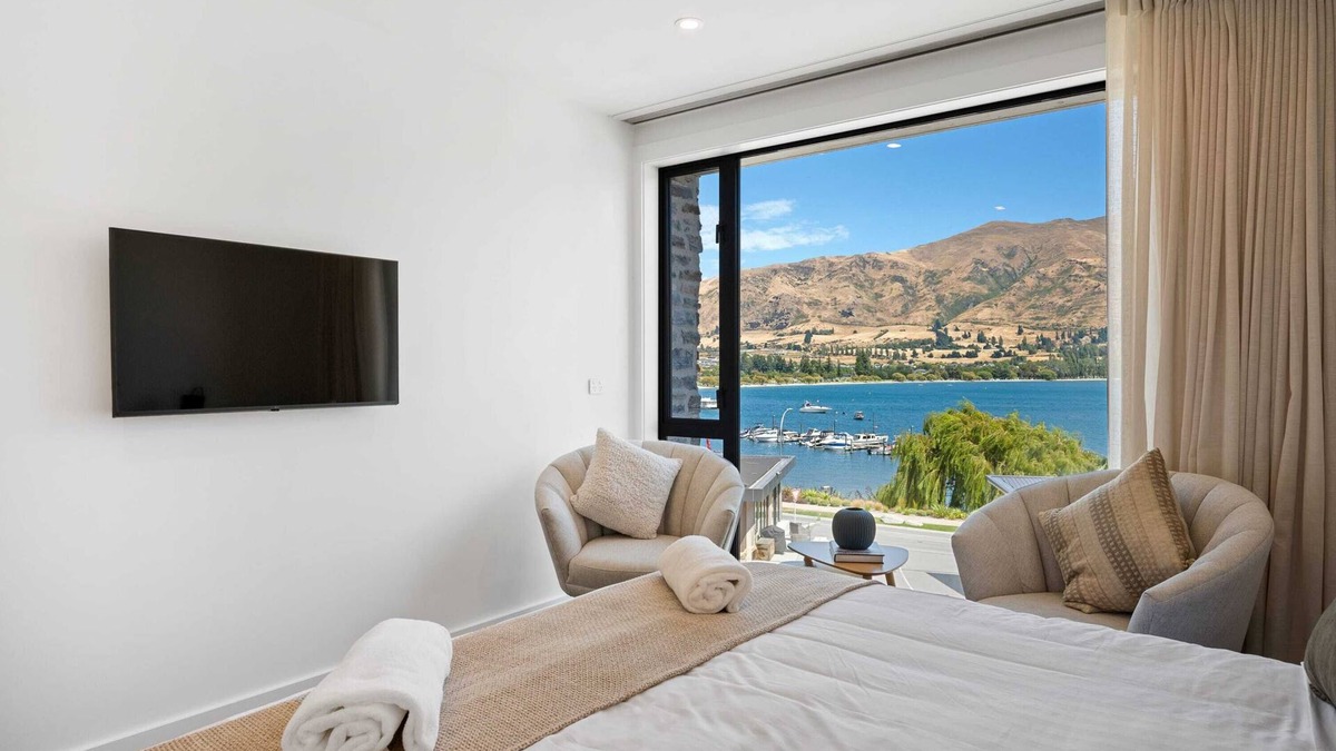 Wanaka Apartment | Lakeside Luxury Studio Apartment