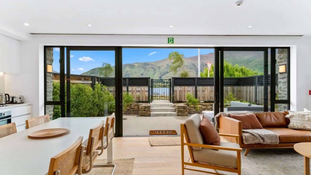 Wanaka Apartment | Lakeview Luxury Villa