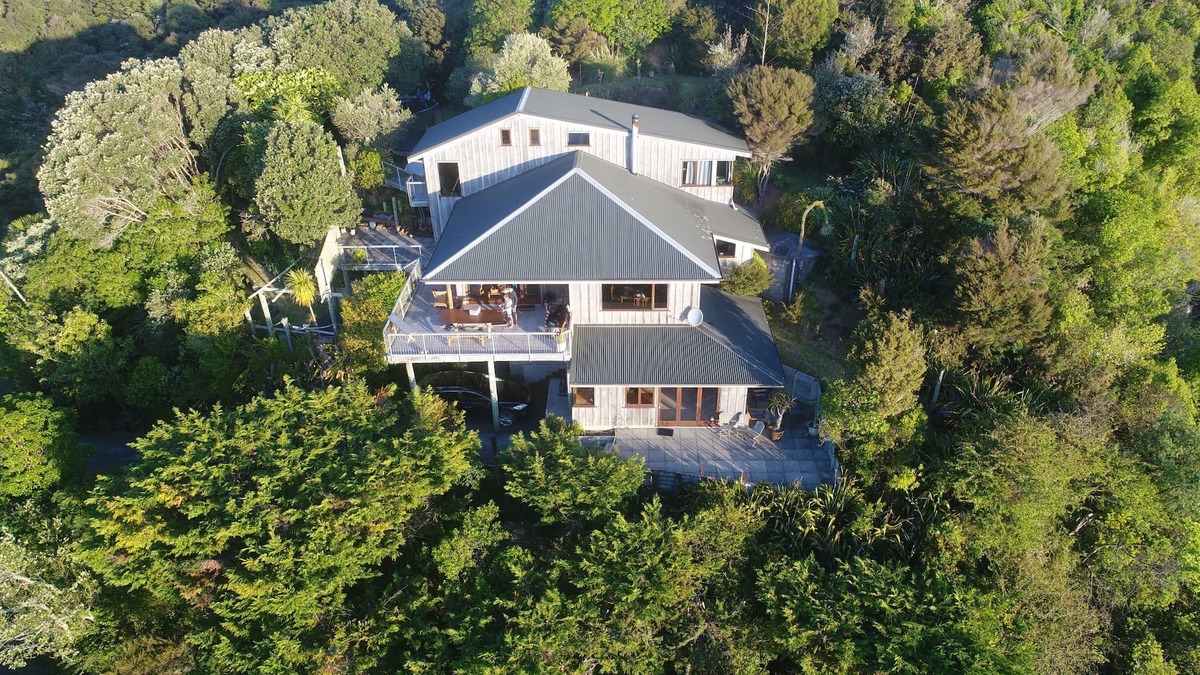 Te Tii House | *Large Beach House, Amazing Views*