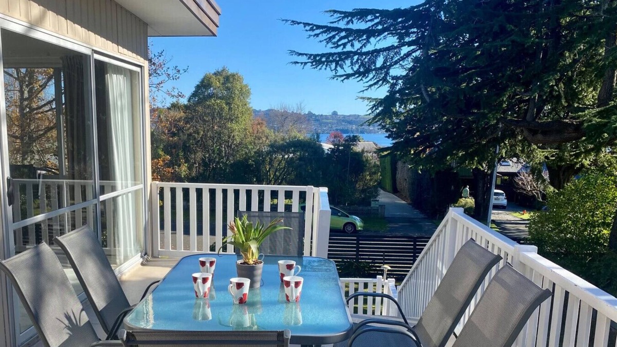 Two Mile Bay House | Large Family Home - 2 Mile Bay