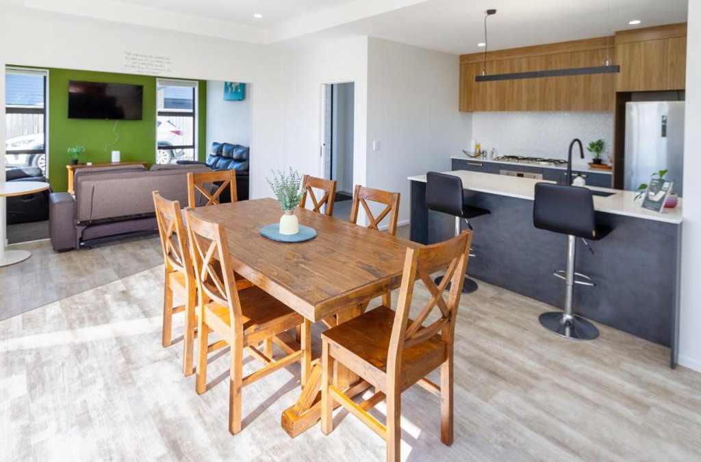 Hornby Apartment | Large Family Home Near The Landing