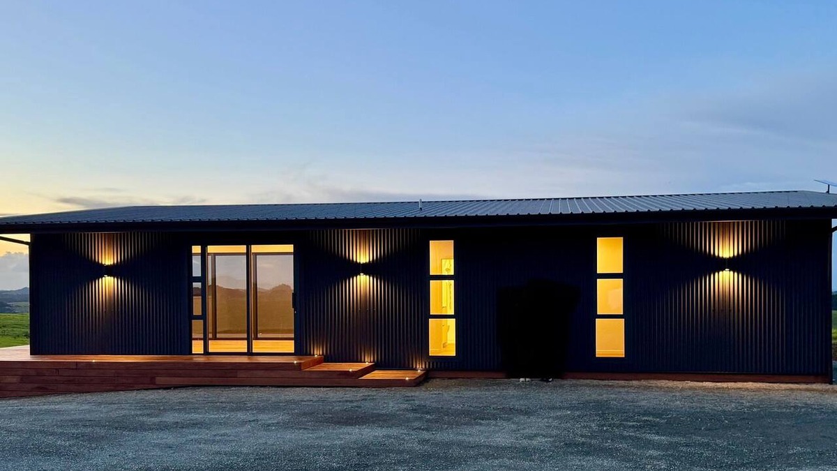 Onerahi Cabin | Larnac Bach.Whangarei Heads, modern brand new high-spec Kiwi Bach