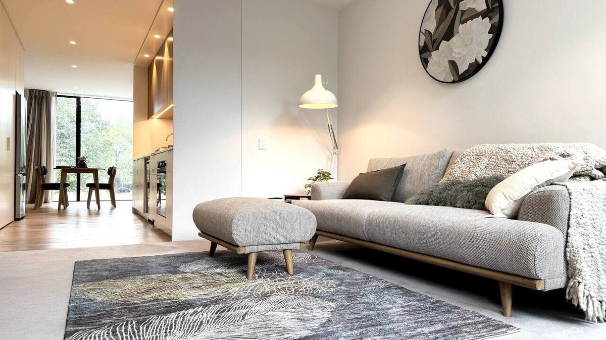 Christchurch City Centre Villa | Latimer Square views with balcony and parking in Christchurch