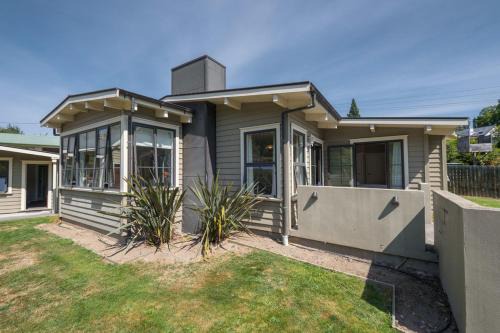 Arrowtown House | Lavender Country Cottage - Arrowtown Holiday Home