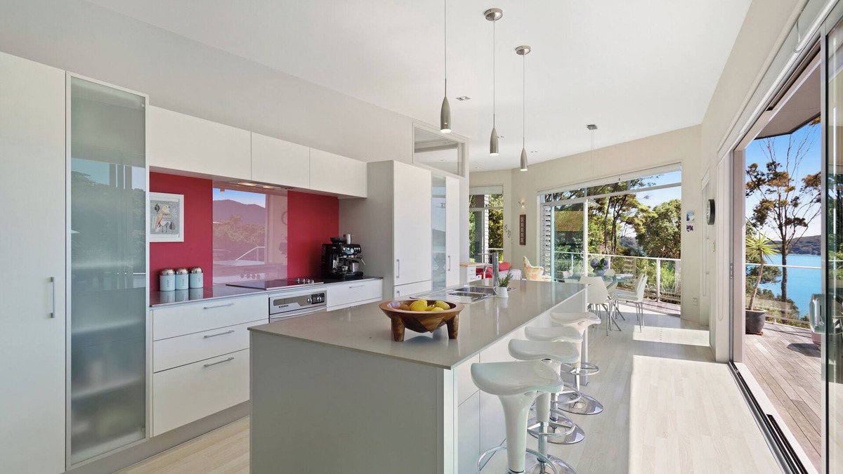 Parekura Bay House | Lavish Luxury - Parekura Bay Holiday Home
