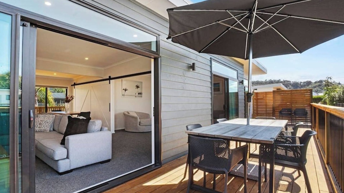 Waihi Beach House | Leisure on Leo Summar