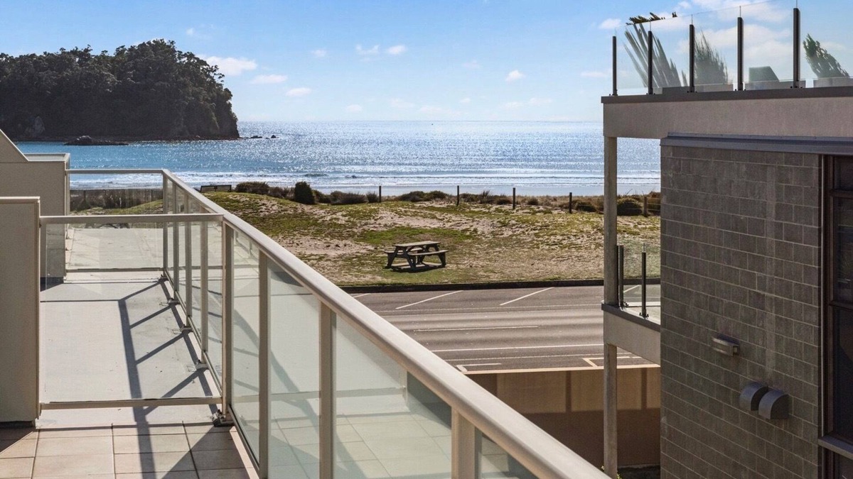 Mount Maunganui Cottage | License to Chill - Mt Maunganui Holiday Apartment