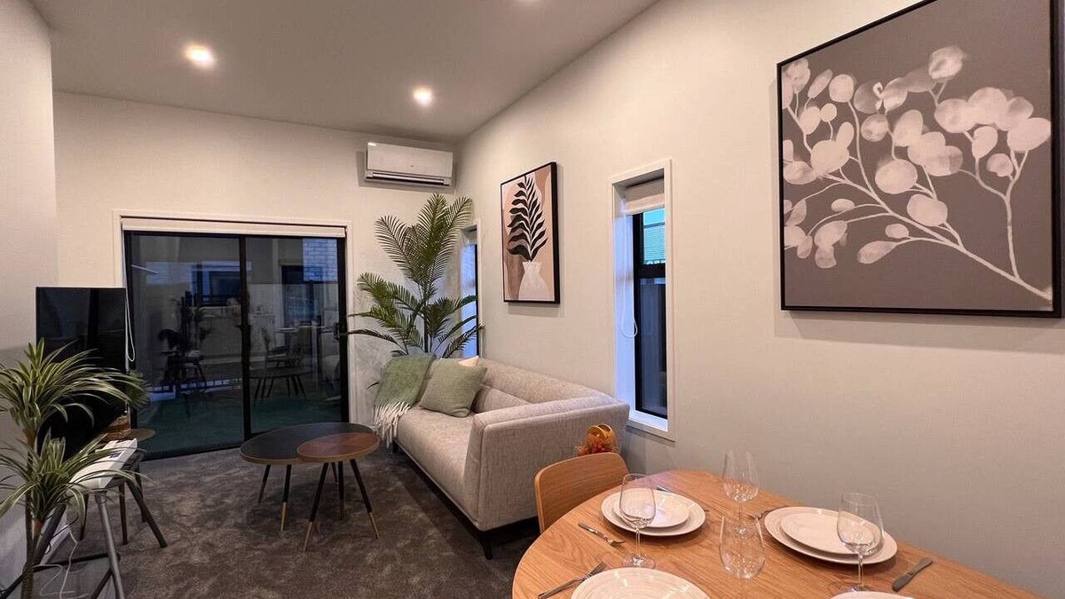 Christchurch City Centre Villa | Lichfield city stay with a super king suite in Christchurch