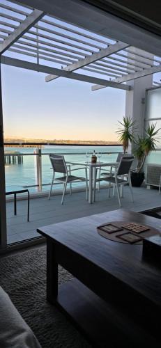 Auckland Central Business District Apartment | Life on Water- Princes Wharf apartment with fabulous views
