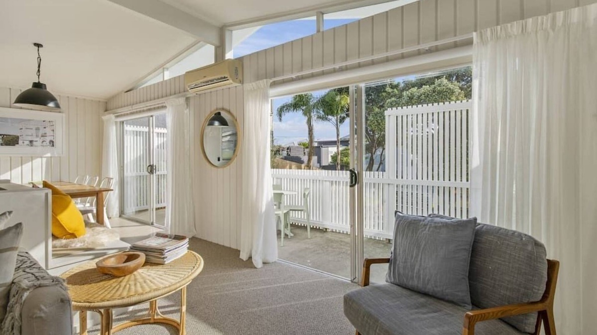 Mount Maunganui House | Light, Bright & Family Friendly