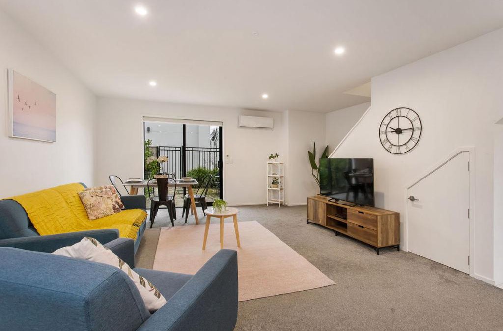 Christchurch Apartment | Light & Spacious 2Bdrm Townhouse Off Street Park