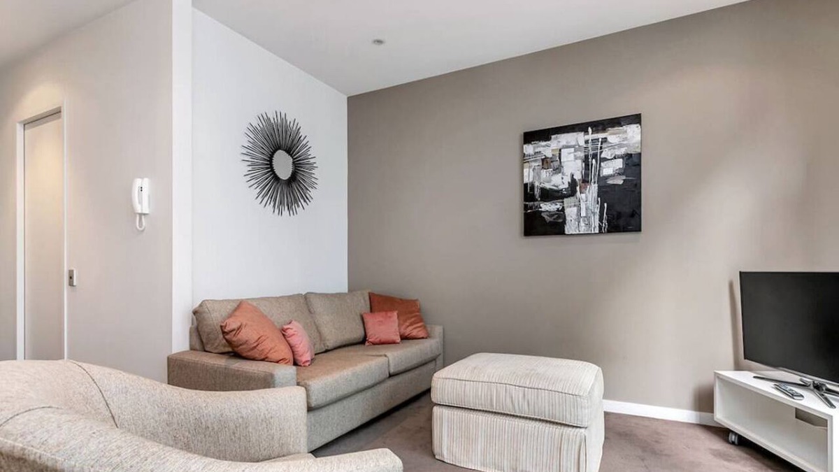 Auckland Central Business District Apartment | Lighter Quay - Pool & Gym Parking - Stair Access