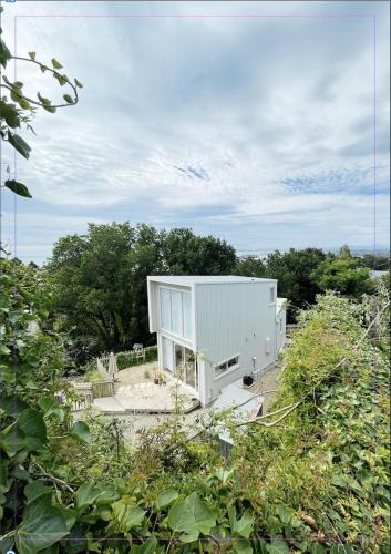 Bluff Hill House | Loft House on the Hill