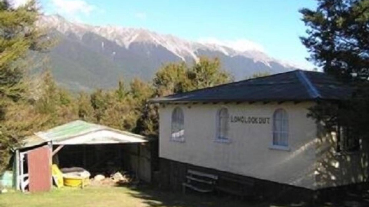 St. Arnaud House | Long Lookout, St Arnaud