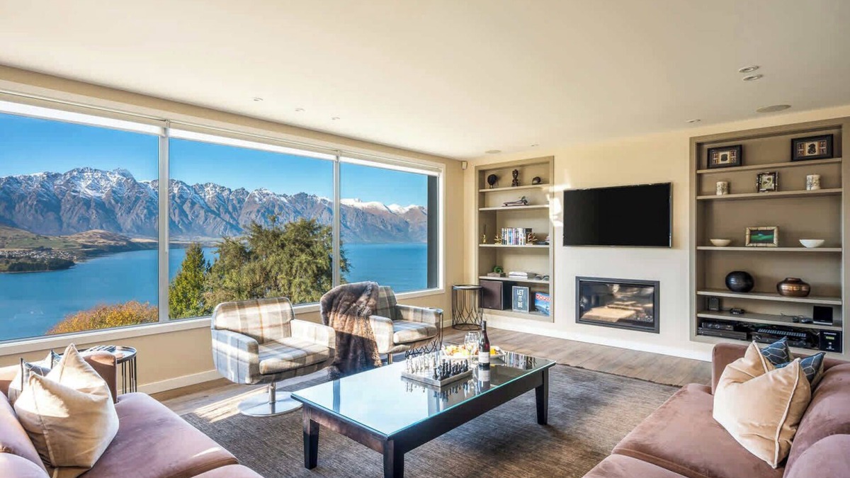 Fernhill Apartment | Lordens 1 | Lake Views, Hot Tub, A/C, Fireplace
