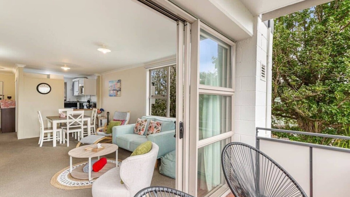 Mount Eden Apartment | Lovely 2-Bedroom Rental with Parking Zodiak Stays