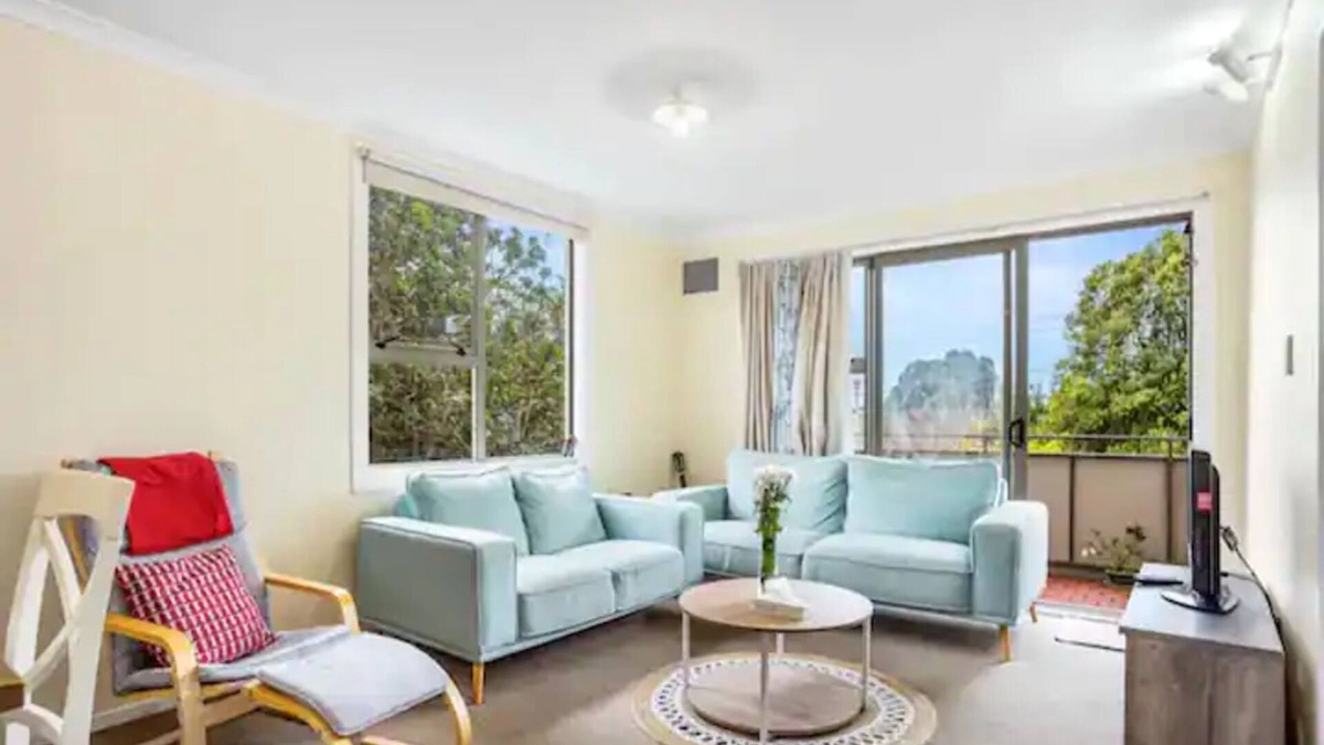 Eastern Beach House | Lovely 2-Bedroom Rental with Parking Zodiak Stays