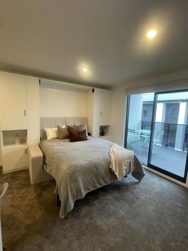 Christchurch City Centre Apartment | Lovely and Central Studio