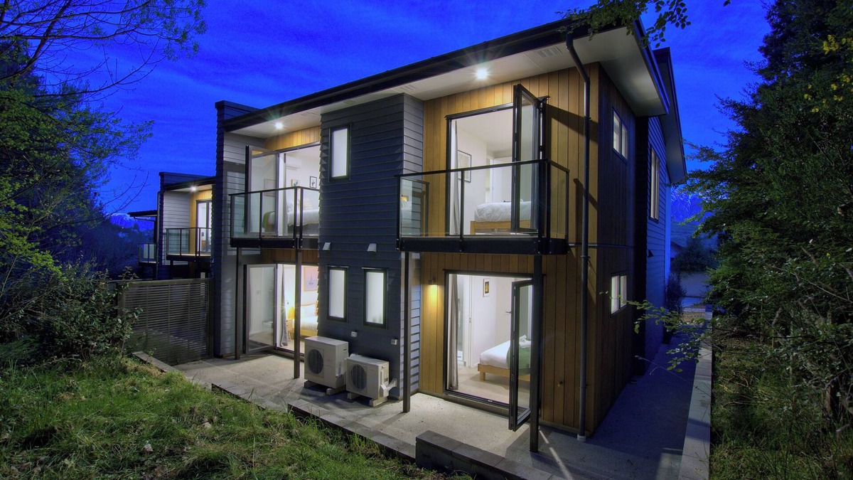 Queenstown House | Lux Family Home | Great Views, Central Location!