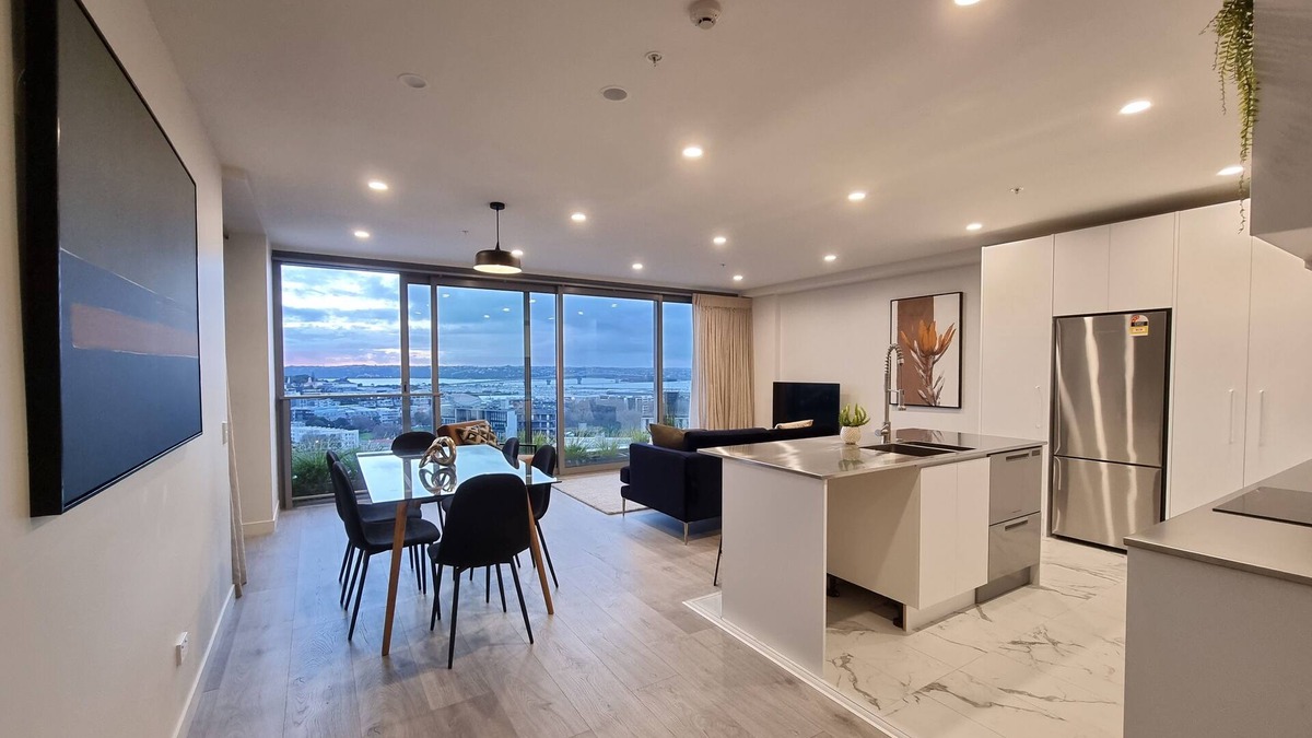 Auckland Central Business District Apartment | Luxe Apt w Harbour-Sunset Views -Parking