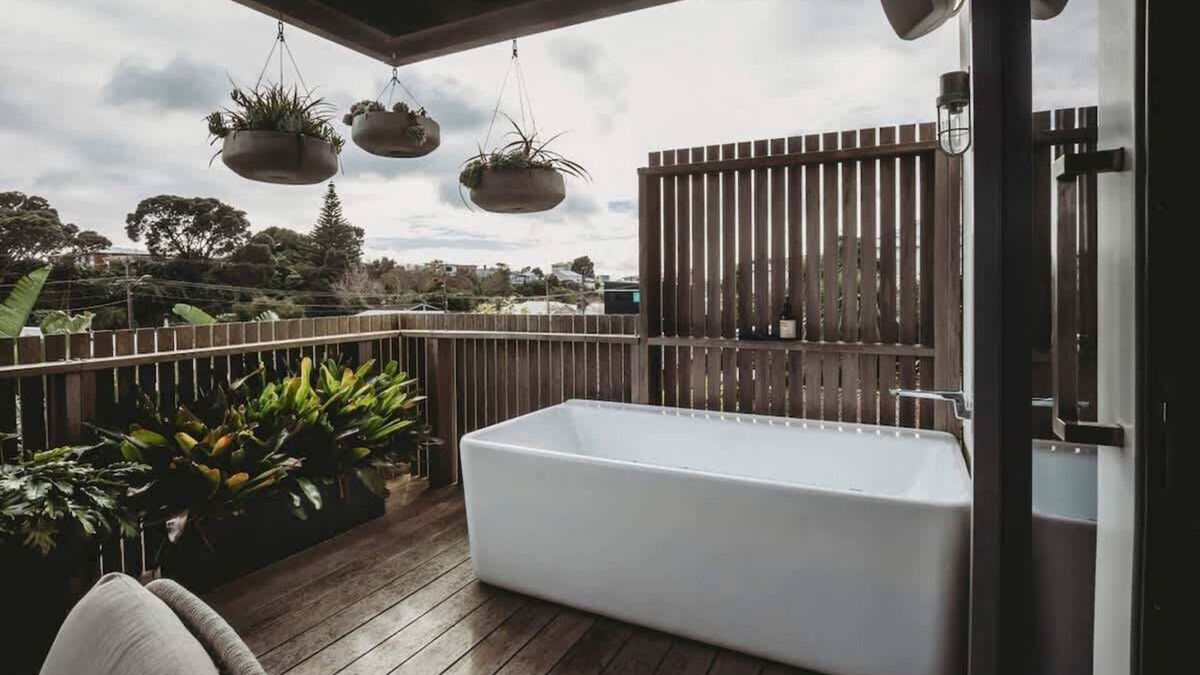 New Plymouth CBD Apartment | Luxurious Central City Home with Deck