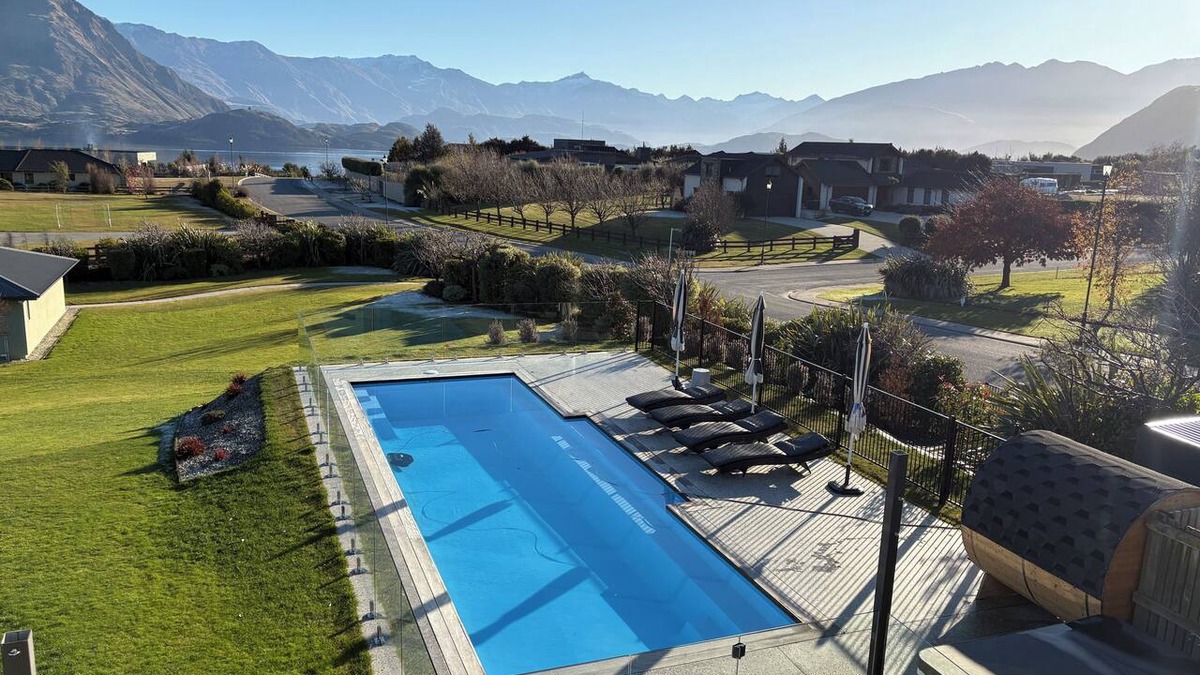 Wanaka House | Luxurious home with stunning lake views in Penrith Park