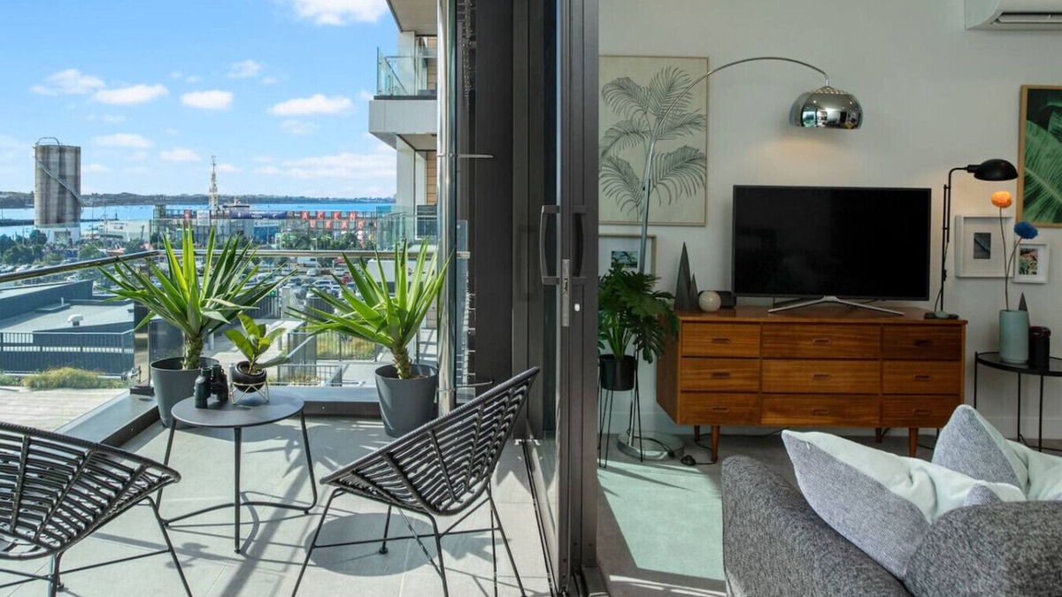 Auckland Central Business District Apartment | Luxurious Wynyard Quarter Studio - with Carpark